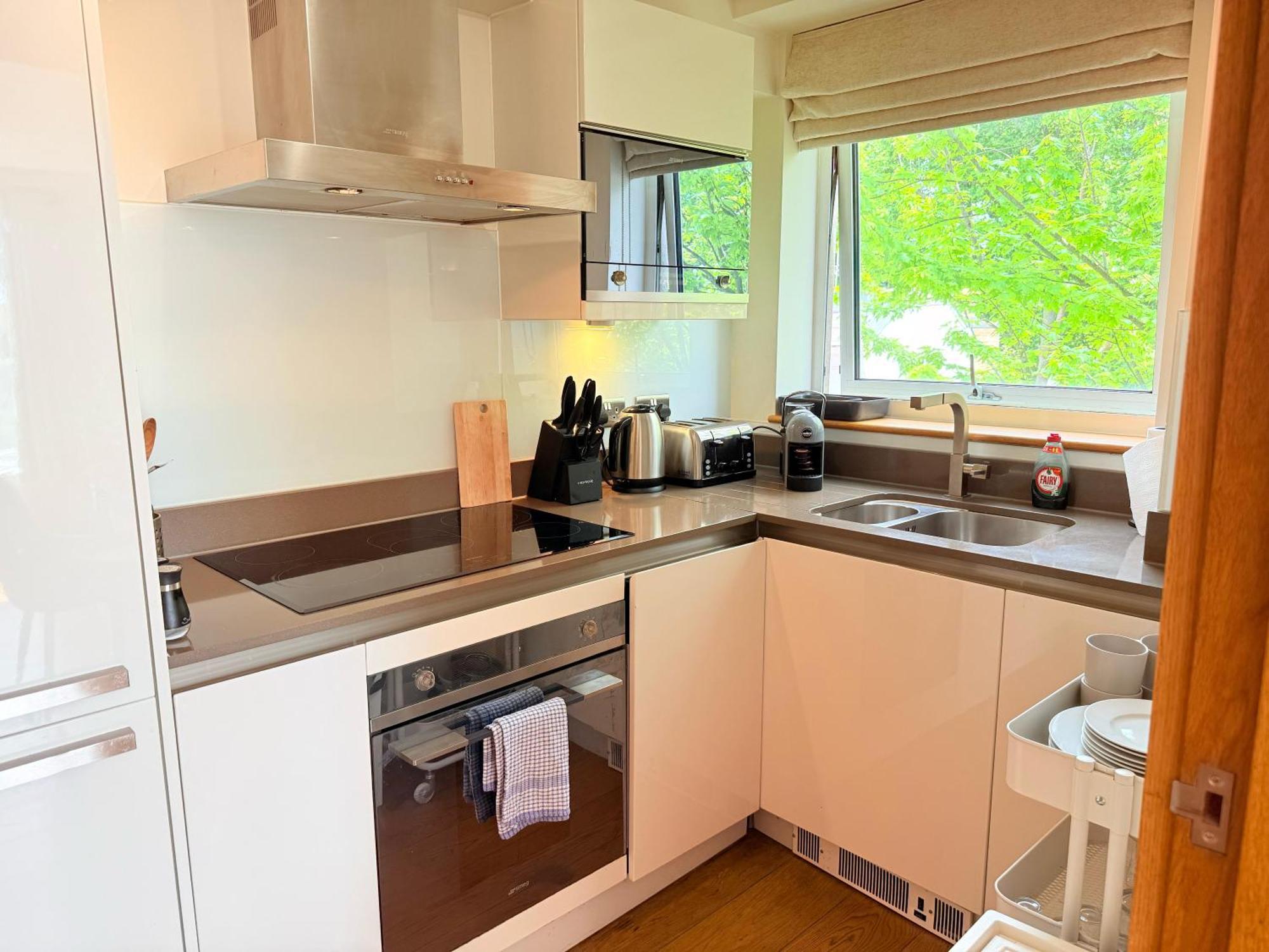 Westwood House Apartament
